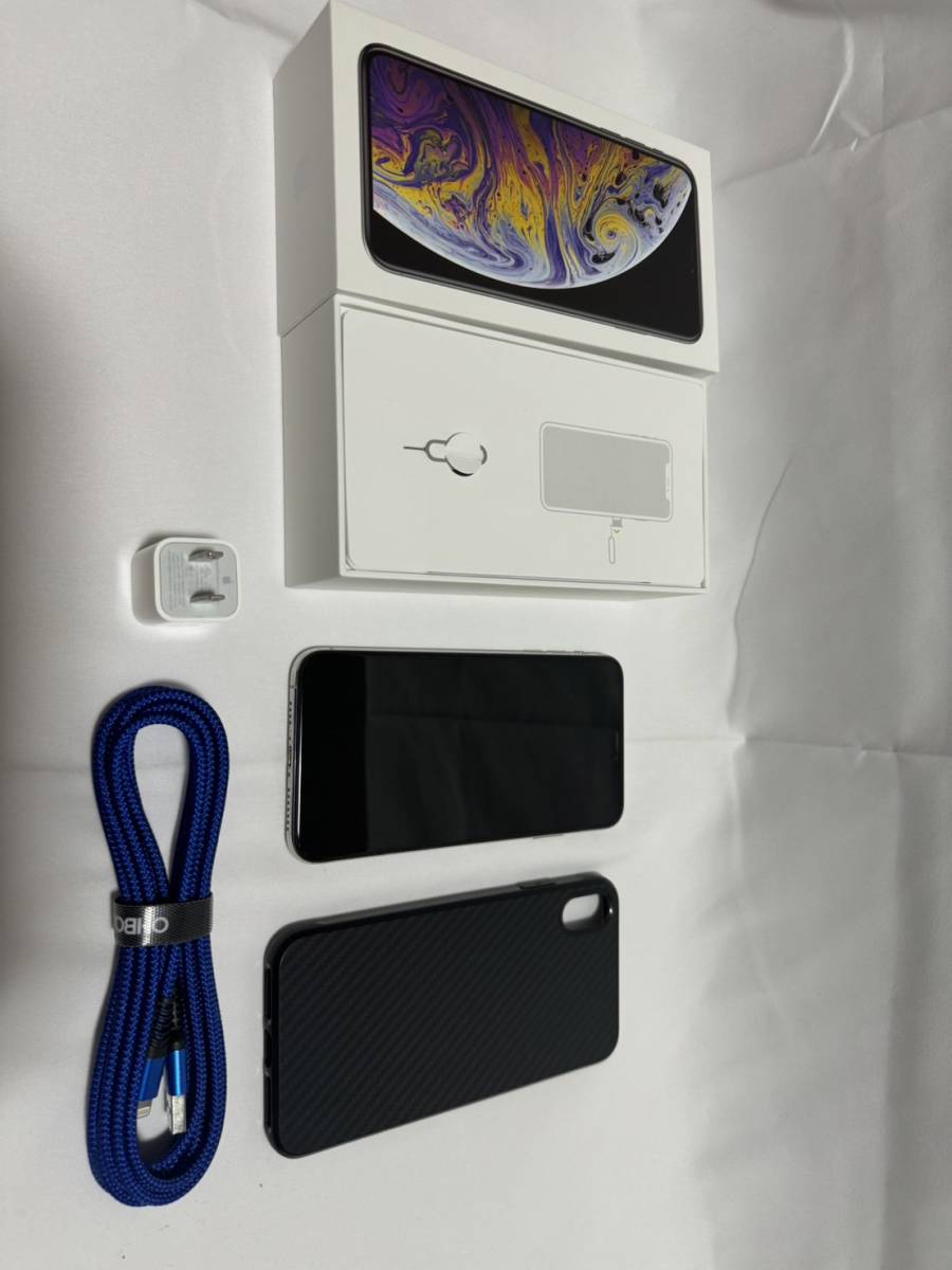 iPhone Xs Max 256GB シルバー SIMロック解除済み。 本体と画像に映っ