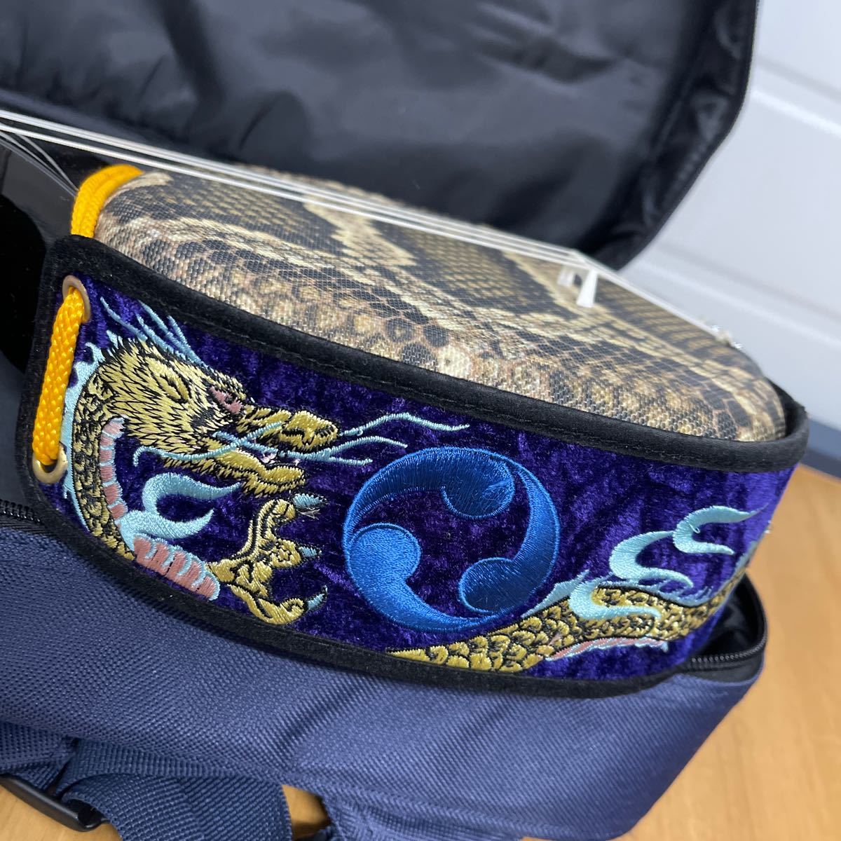琉球三味線 沖縄 蛇柄 龍 （リュックケースバッグ付） 現状品