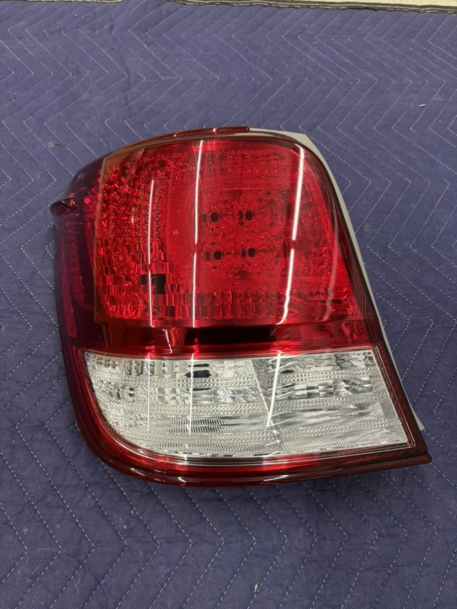 美品 破損なし 160系 前期 カローラアクシオ テールライト