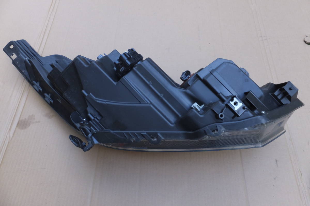 ヴェゼル ハイブリッド 前期 RU3 RU4 LED 左ヘッドライト 左 コイト