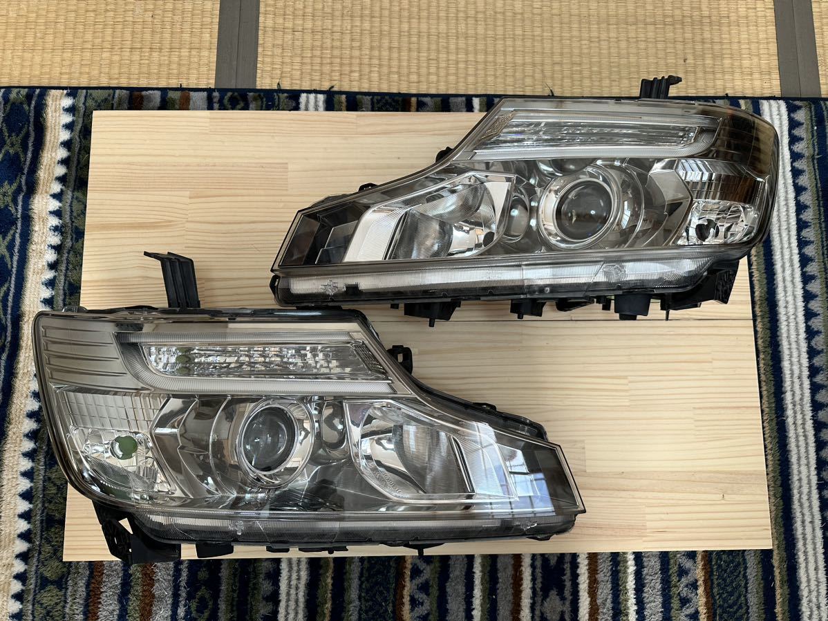 RK5 ステップワゴンスパーダ　クールスピリット　ヘッドライト左右