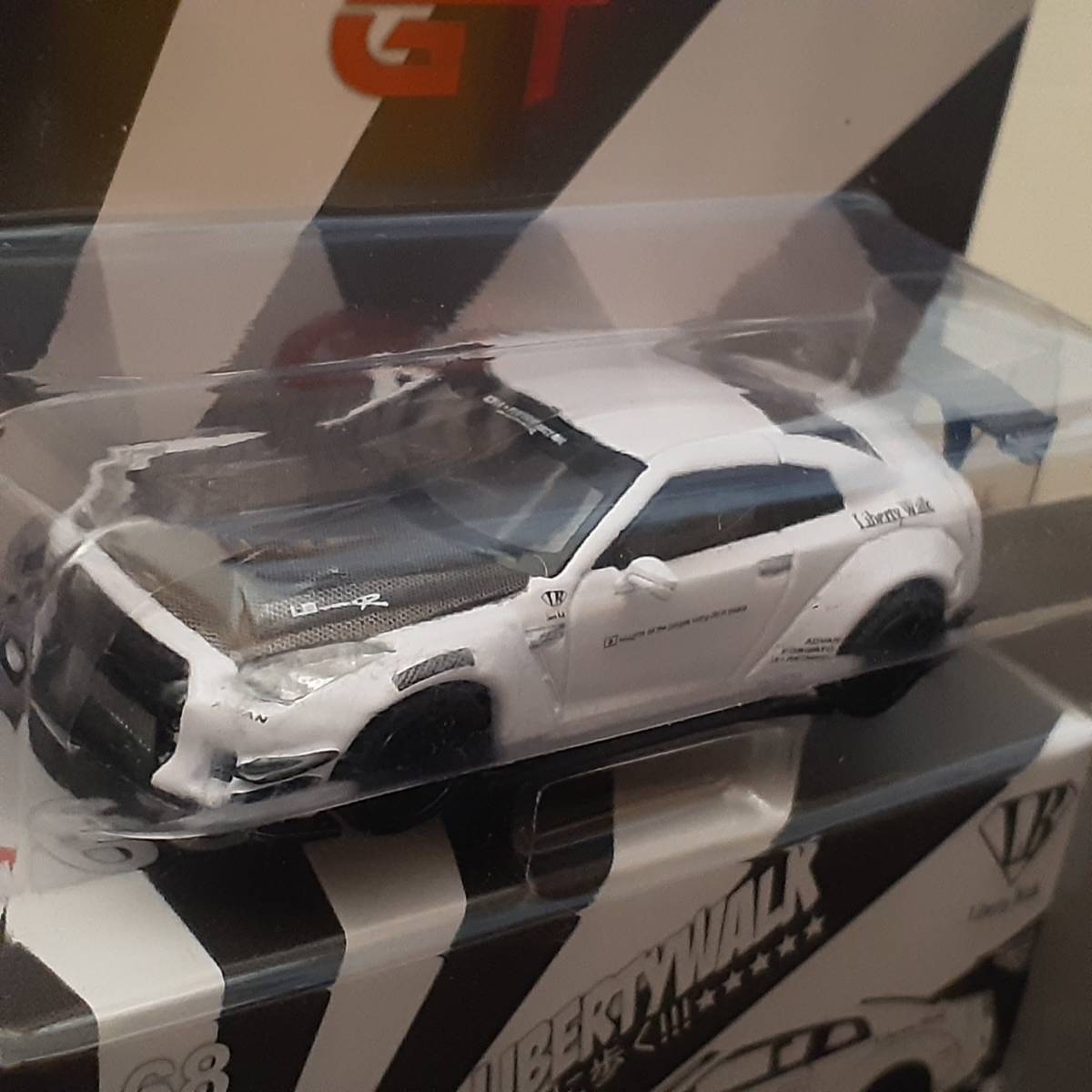 MINI GT LB-WORKS NISSAN SKYLINE GT-R 35 白 トイザらス限定色