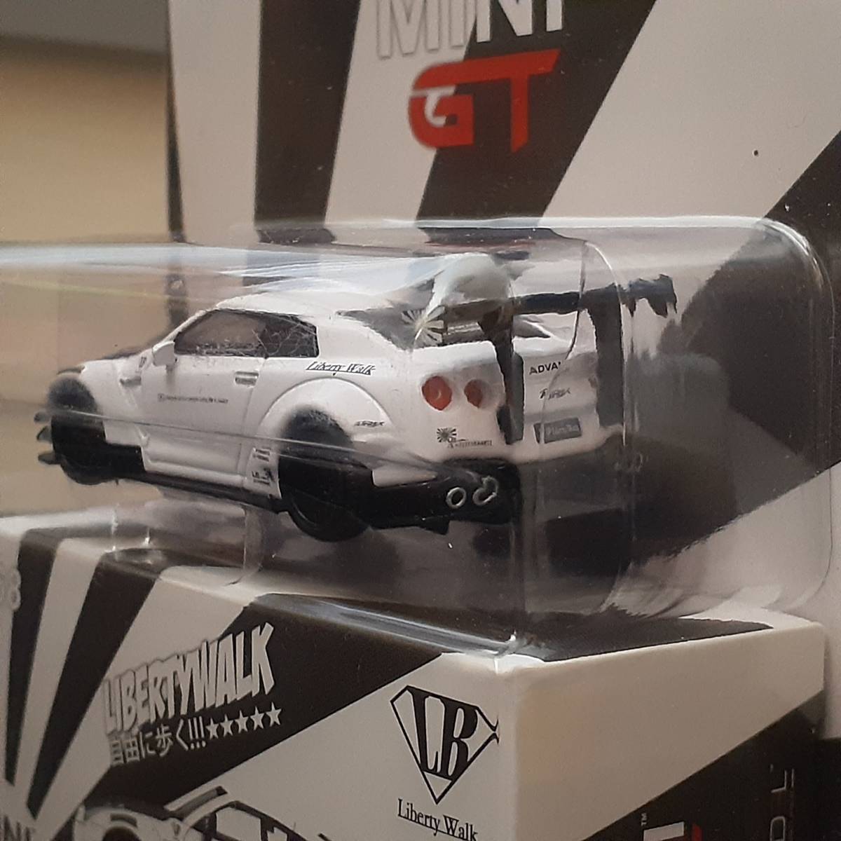 MINI GT LB-WORKS NISSAN SKYLINE GT-R 35 白 トイザらス限定色