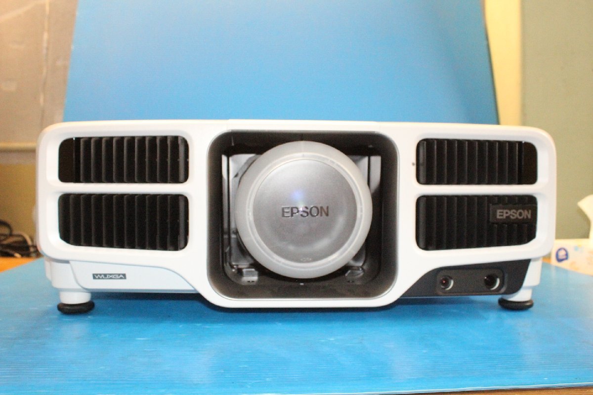 ■EPSON■ ビジネスプロジェクター [EB-L1300U] / ランプ点灯時間：1636時間、8000ルーメン、リモコン・ケーブル類付属