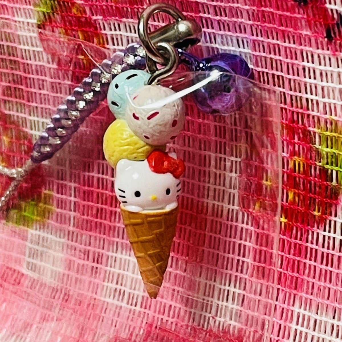 ☆彡ハローキティ☆彡2005年 スイーツ トリプルコーンバージョン