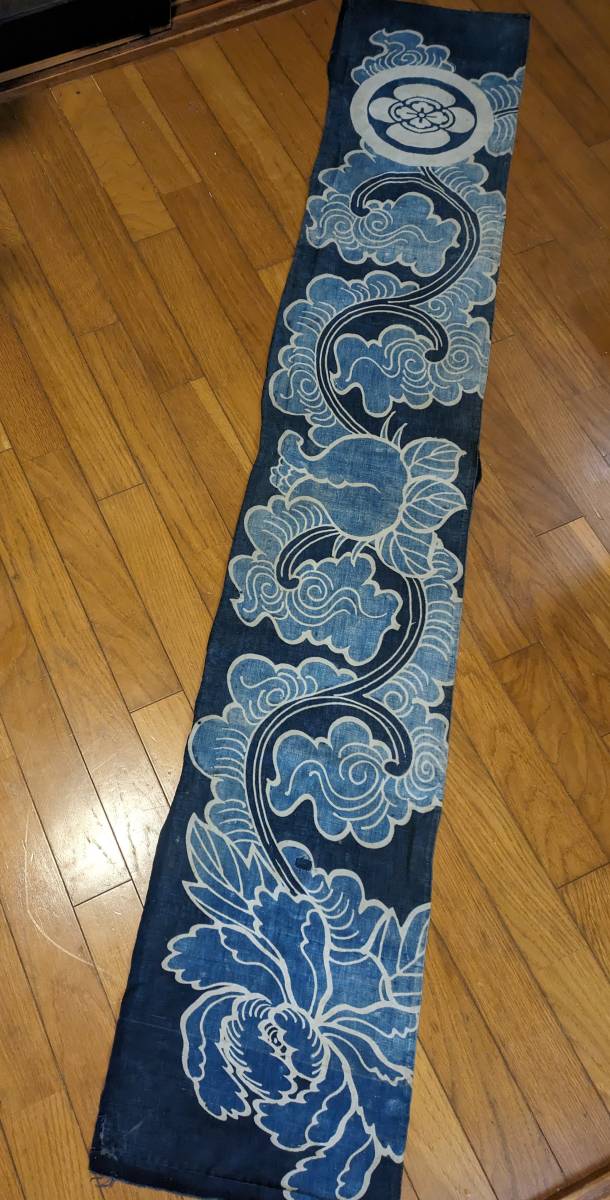 蔵出し・木綿・筒描】約33センチ×192センチ 家紋 リメイク 藍染