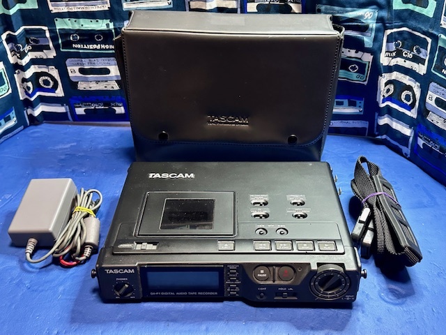 TASCAM プロ用ポータブルDATの名機 DA-P1 本体＋電源アダプター＋純正
