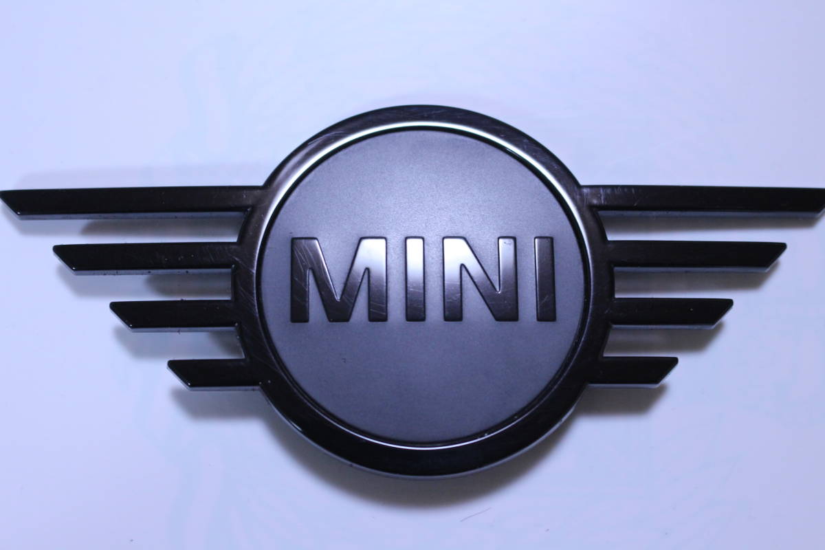 BMW MINI ミニ F54 後期 ジョンクーパーワークス フロント エンブレム 純正 中古