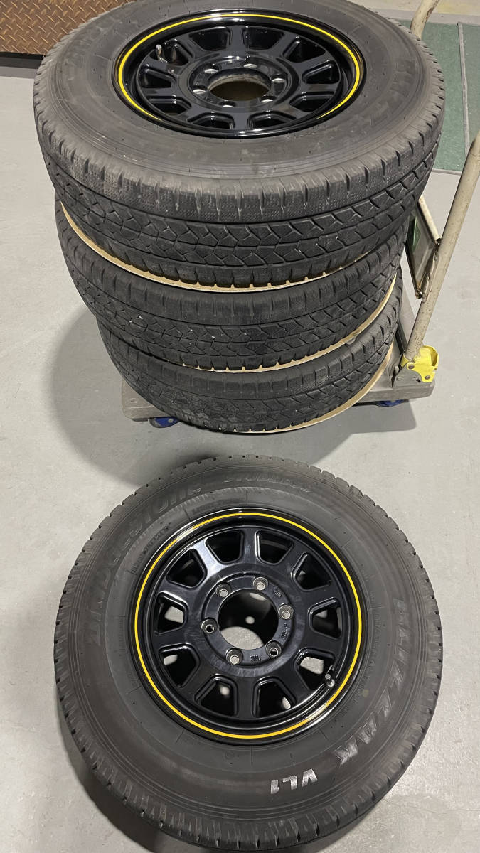 スタッドレスタイヤ付き5ZIGENホイールナットセット 場所