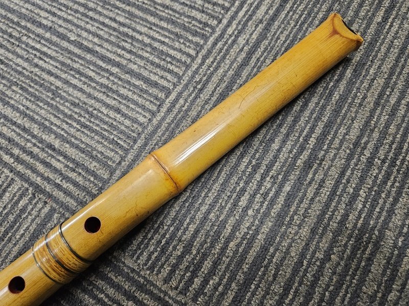 尺八 昌山銘 都山流 唄口銀縁 藤巻 銀三線 全長：約54.4cm 重量：約