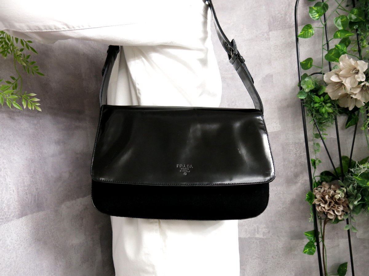 PRADA プラダ ショルダーバッグ ワンショルダー パテントレザー 