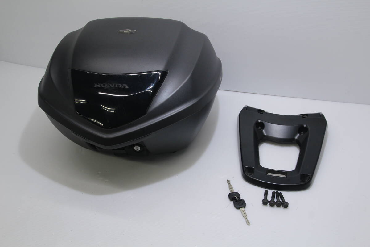 中古　中古　PCX　JF81　外し　ホンダ純正トップケース+専用リアキャリア　ボルト類完備！　キー2本付き　35リットル