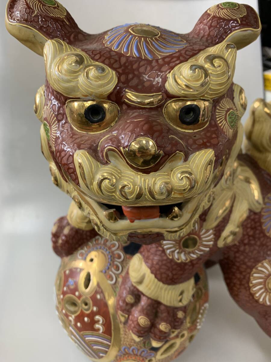 N852 九谷焼 狛犬 シーサー 玉乗り獅子 置物 縁起物 赤獅子 九谷 (九谷