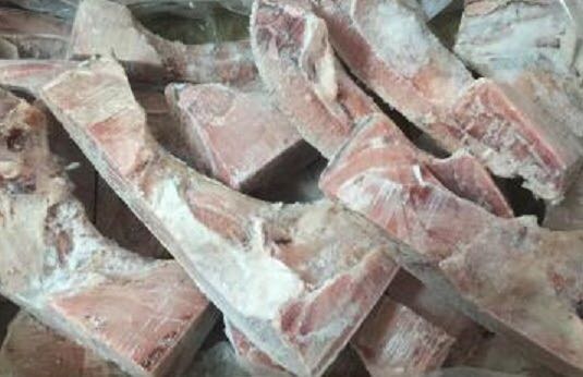 h『送料無料』 近海本鮪カマ１kg upワンランク上の大トロカマ！_2