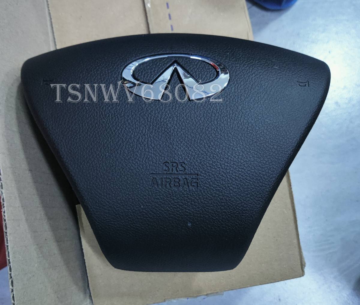 ★送料無料★インフィニティ Y51フーガ専用 欧米仕様Q70 M37 M56 Ｍ35h エアバックカバー INFINITI エンブレム付_1