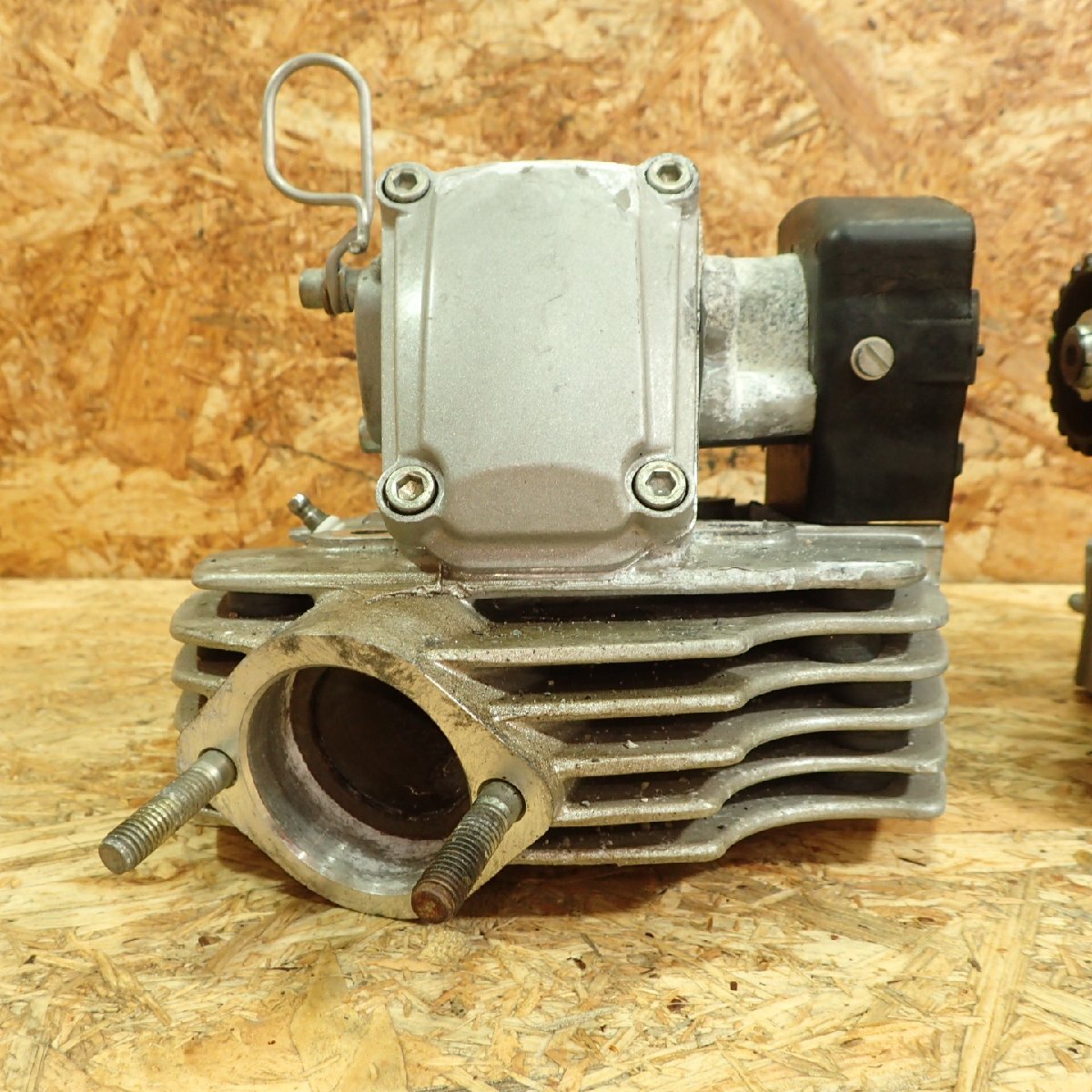 【送料Mサイズ】Ducati ZDMM421AA6B096*** モンスターS2R シリンダーヘッド 検.( MS2R 20249 17 DB3_6