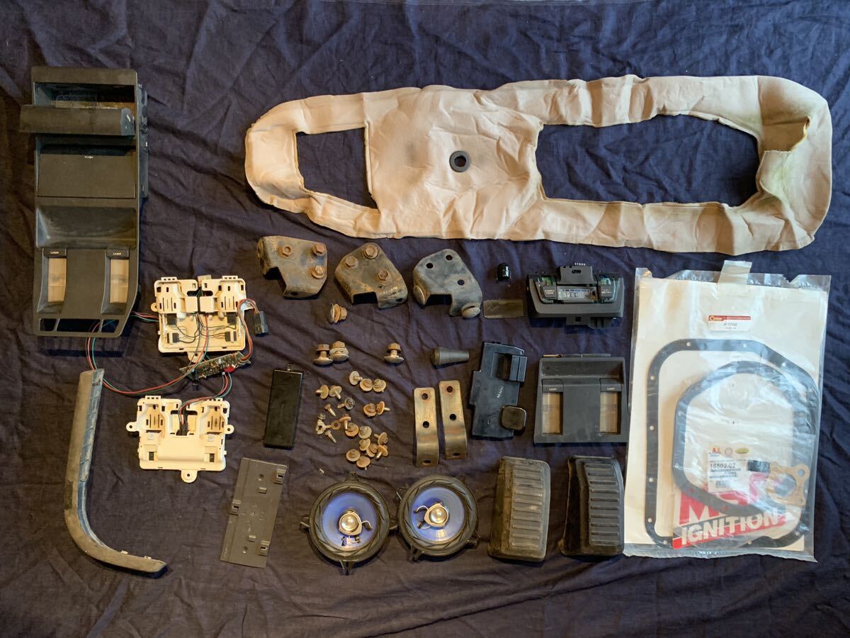 Jeep Grand Wagoneer ストックパーツ まとめて　ジャンクパーツ　ジープ グランドワゴニア / オーバーヘッドコンソール　コーナーガード_1