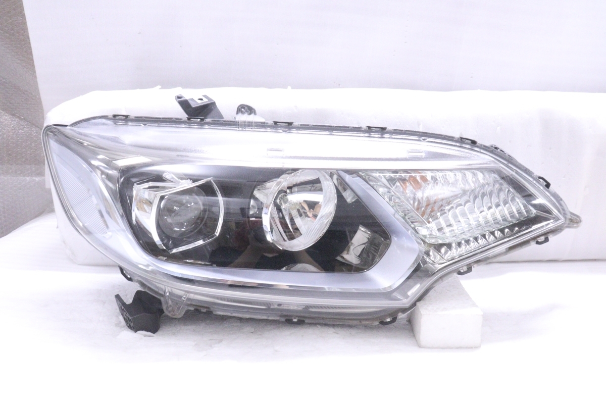49-1211★【値下】美品 前期 LED GP5 フィットハイブリッド★右ヘッドライト STANLEY W0350 打刻:３ ブルーメッキ 純正★ホンダ (UK)_1