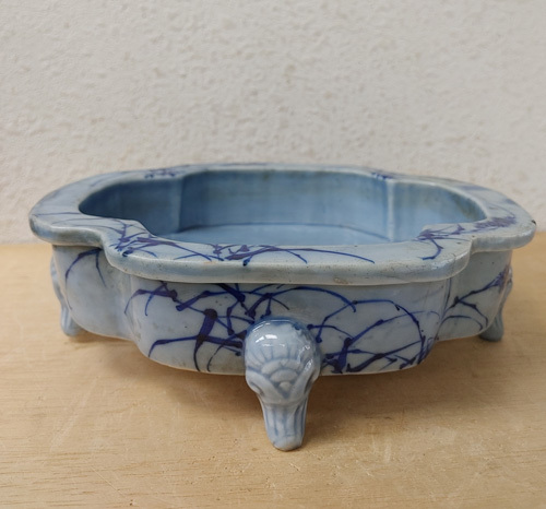 江戸期 古伊万里 薄瑠璃釉 陽刻 四獣脚 葦文 楕円角丸花鉢 花盆 水盆