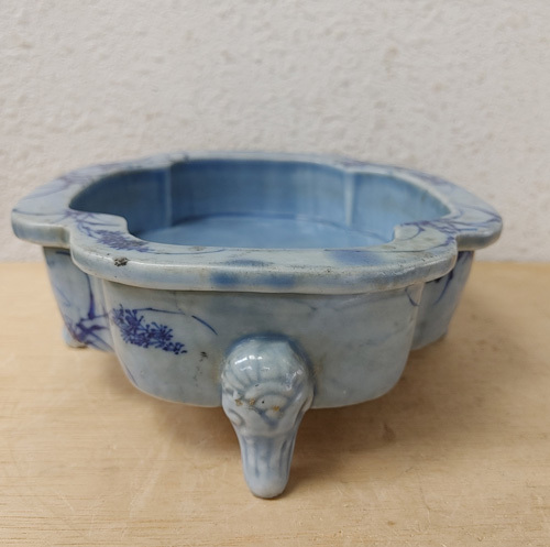 江戸期 古伊万里 薄瑠璃釉 陽刻 四獣脚 葦文 楕円角丸花鉢 花盆 水盆