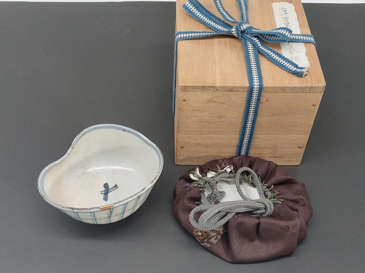♥値下げ♥　古伊万里　茶碗　桐箱付き　茶道具　骨董　古玩 古伊万里くらわんか碗 変形 茶碗 茶道具 茶器 時代物(染付)｜売買され