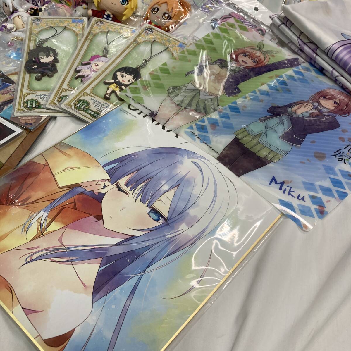 32Mdd 【中古品】 萌え系アニメ グッズ まとめて箱詰め ※リゼロ、五等