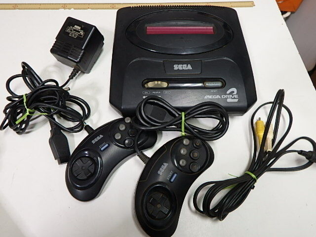 【美品】　SEGA MEGA DRIVE 2 本体 コントローラー付き SEGA メガドライブ2 MEGA DRIVE2 本体 コントローラー2個、ケーブル