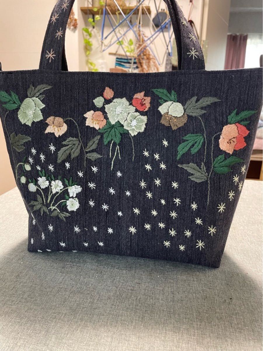 ハンドメイド 手刺繍 クリスマスローズ トートバッグ