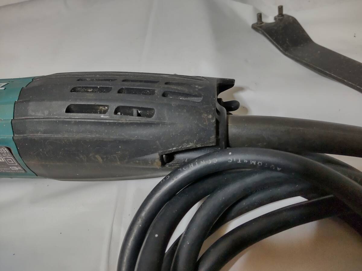 【makita】マキタ ディスクグラインダ GA4031 本体のみ GA4031 マキタ | 本体のみ makitaマキタ 出っ張りの無い