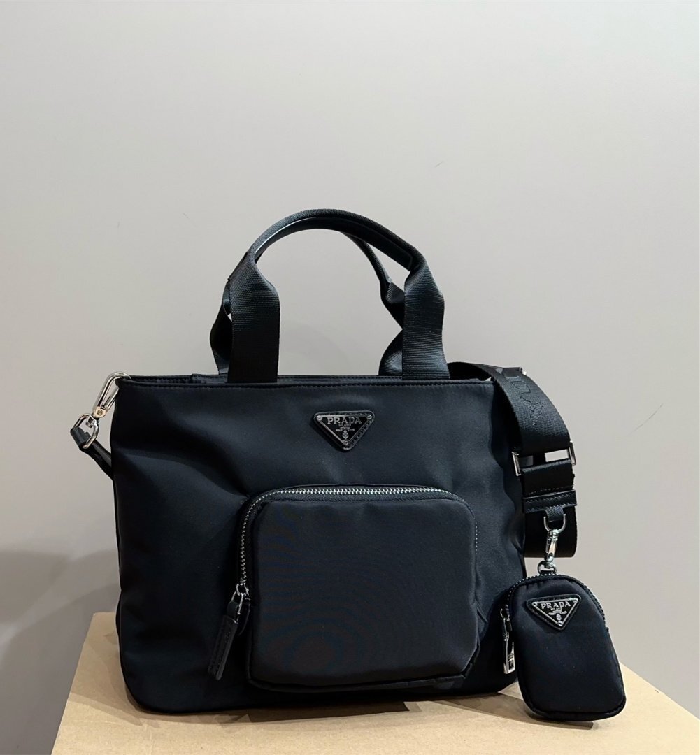 大人気，お得 Prada プラダ トートバッグ 大容量 カジュアル 肩掛け可能 シンプル ブラック ブランド 無地 1000円(トートバッグ)｜売買されたオークション情報、yahooの商品情報をアーカイブ公開 - オークフ かばん、バッグ