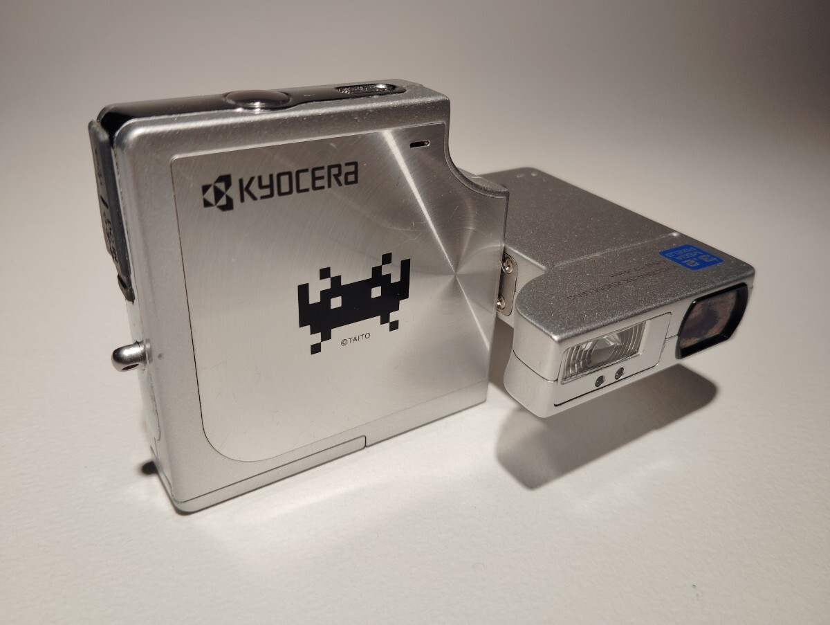 京セラ KYOCERA FINECAM SL300R X スペースインベーダー - 京セラ 