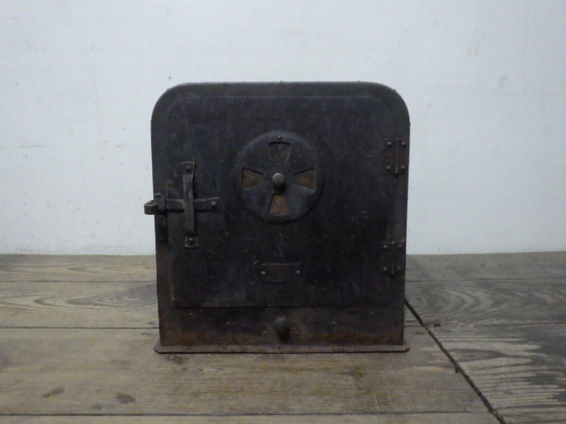 タY0733◆H31，5cm×W29cm◆ヴィンテージ◆古い鉄の錆びたアイアンケース◆工業系 収納棚 雑貨屋 オブジェ インダストリアル レトロS笹4