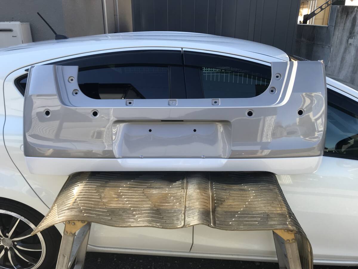ムーヴキャンバス　ＬＡ８５０系　リアバンパー　ＸＬ８　グレーとパールのツートン　令和４年式_1