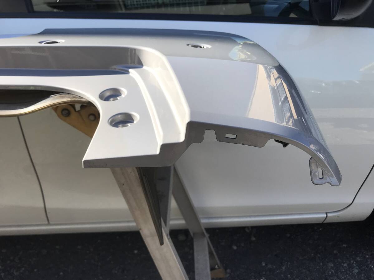 ムーヴキャンバス　ＬＡ８５０系　リアバンパー　ＸＬ８　グレーとパールのツートン　令和４年式_9