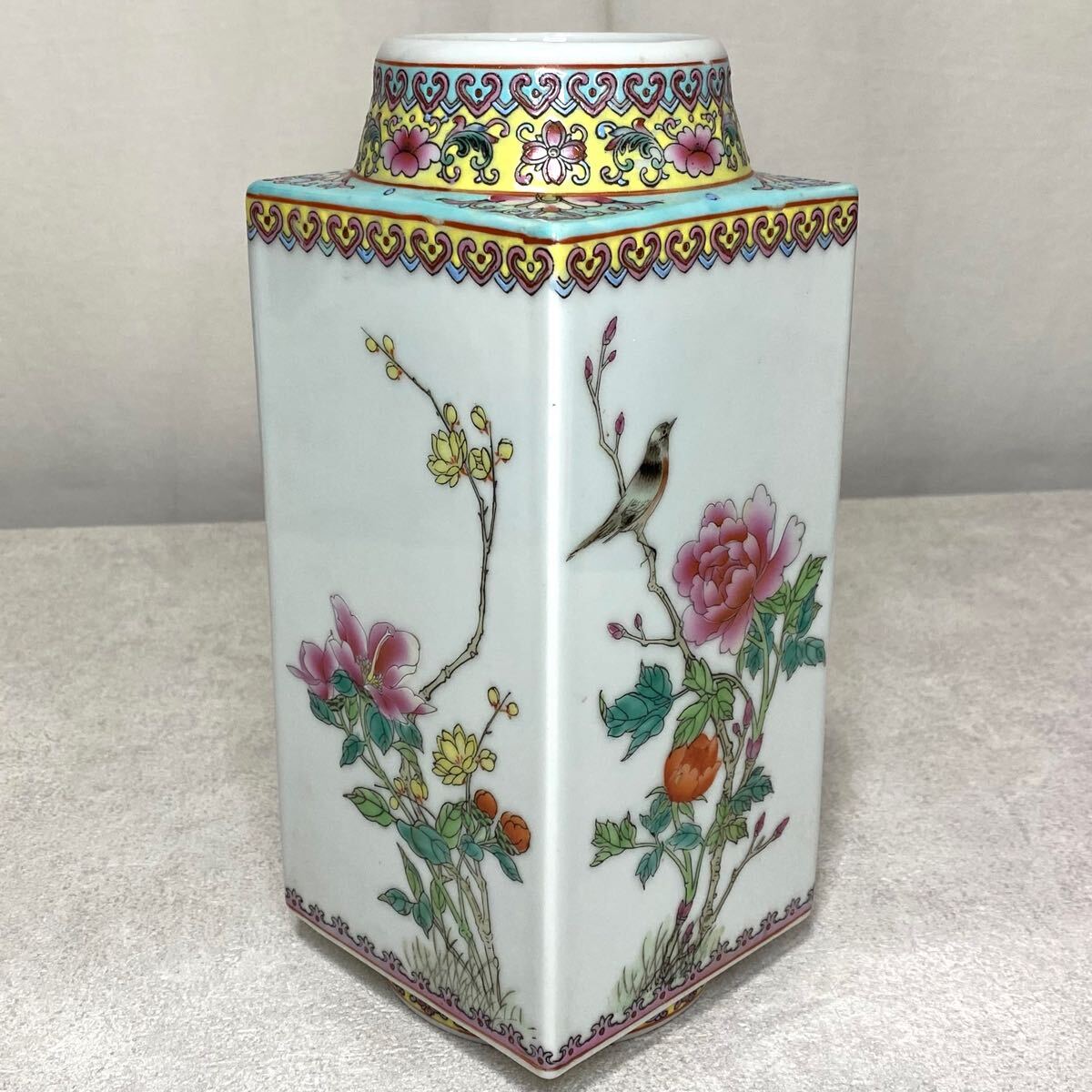 ☆乾隆年製 銘 彩花鳥紋磁器方柱形花瓶 花瓶 飾壷 インテリア 中国古玩