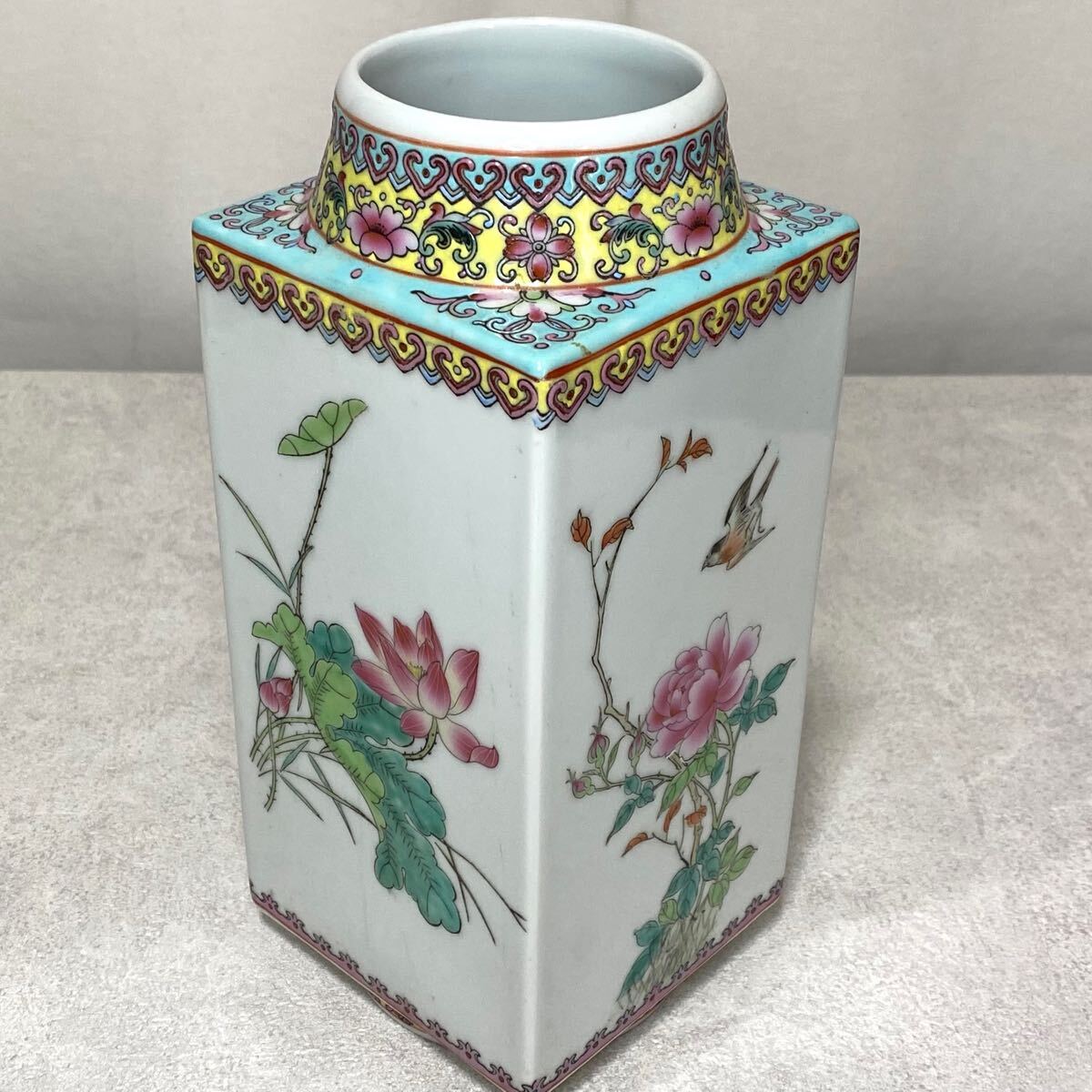 ☆乾隆年製 銘 彩花鳥紋磁器方柱形花瓶 花瓶 飾壷 インテリア 中国古玩