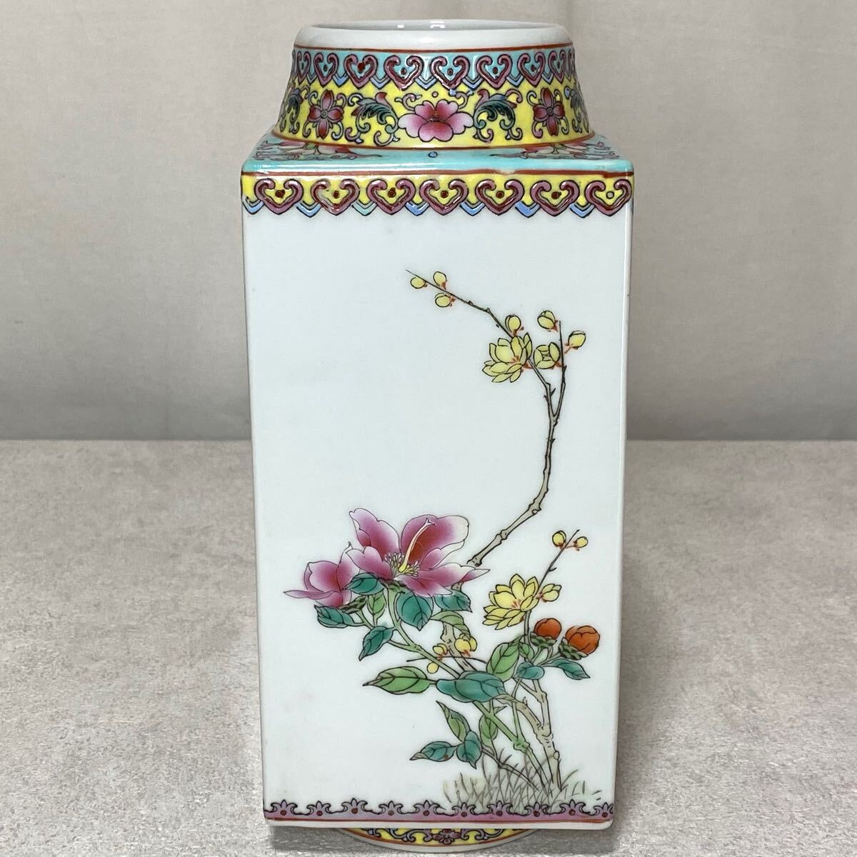 ☆乾隆年製 銘 彩花鳥紋磁器方柱形花瓶 花瓶 飾壷 インテリア 中国古玩