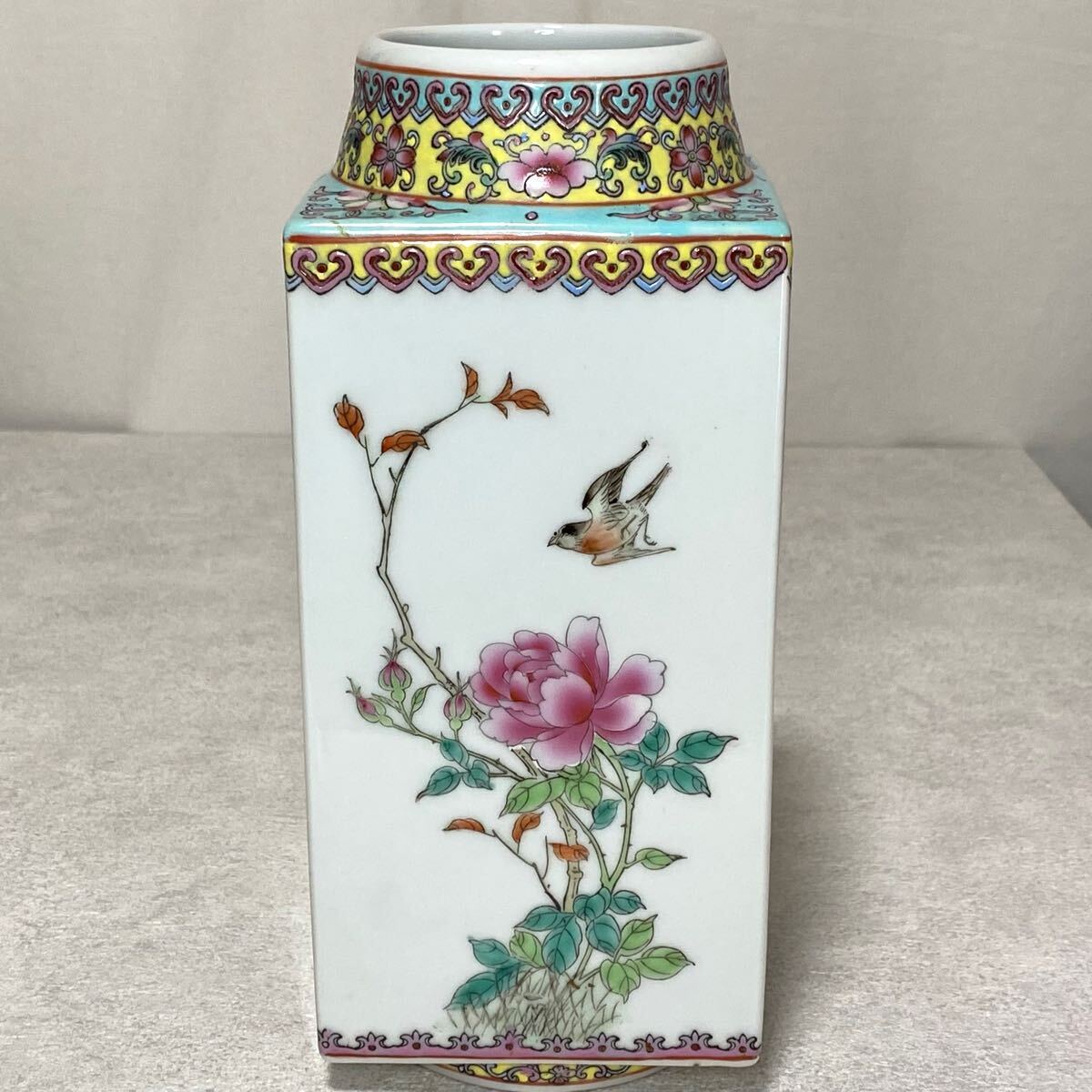 ☆乾隆年製 銘 彩花鳥紋磁器方柱形花瓶 花瓶 飾壷 インテリア 中国古玩