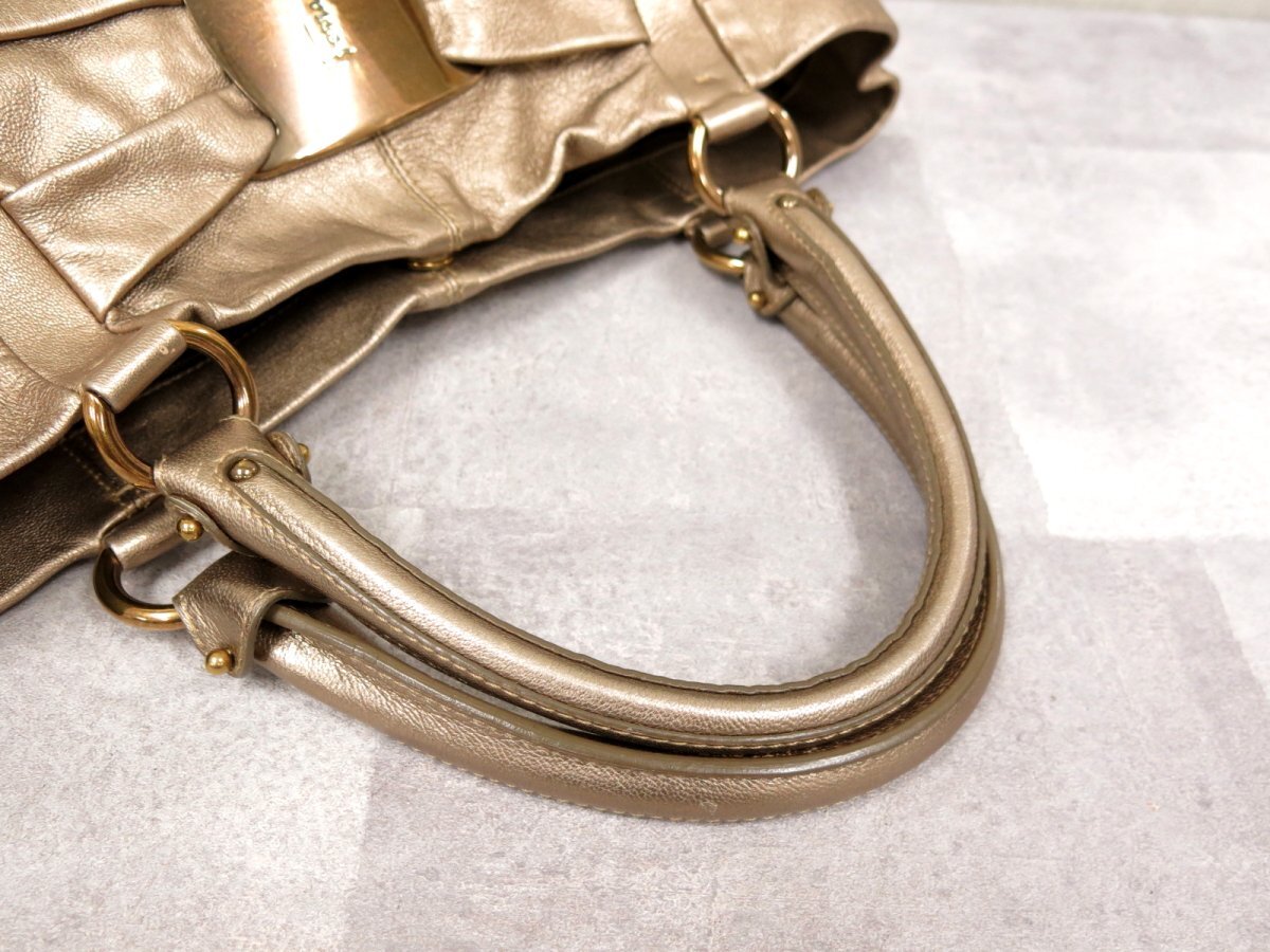 ○超美品○Salvatore Ferragamo フェラガモ○ヴァラ○メタリック 