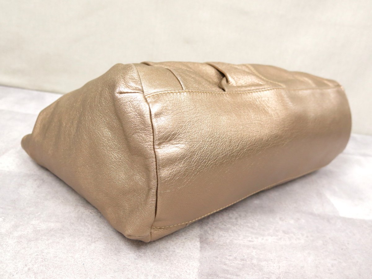 ○超美品○Salvatore Ferragamo フェラガモ○ヴァラ○メタリック 