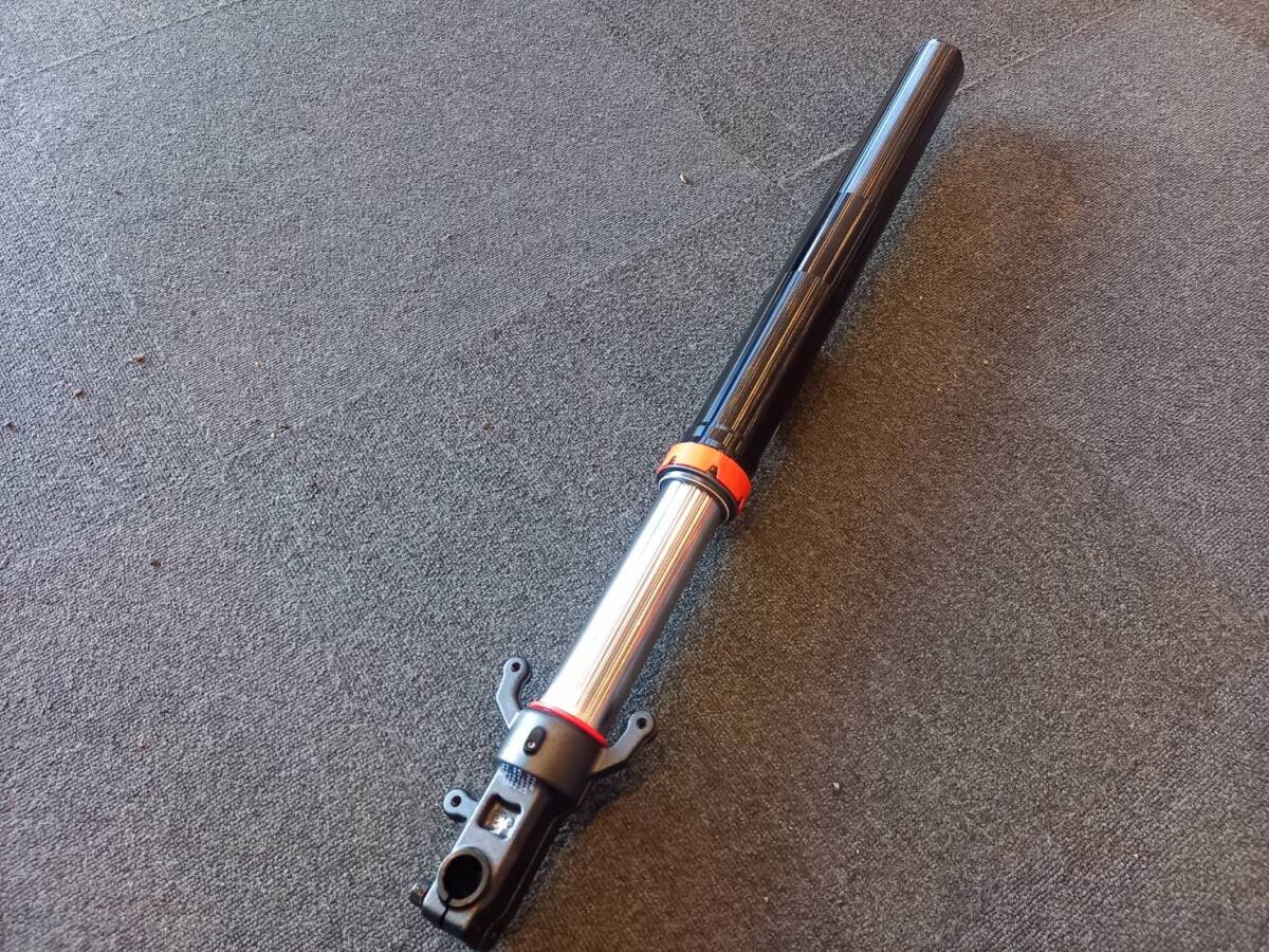 ハスクバーナ SVARTPILEN401 2023 取り外し 右フロントフォーク(その他