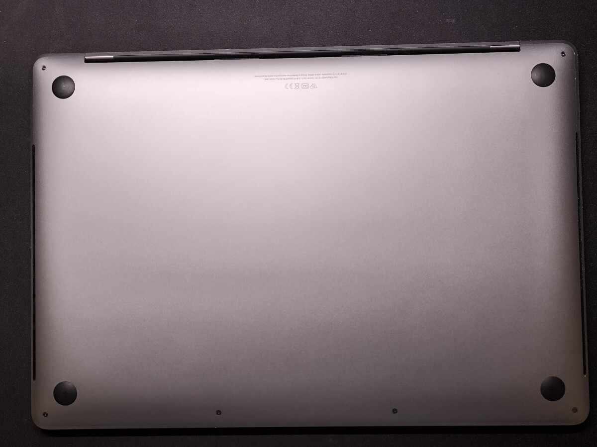 Apple MacBook Pro (15-inch， 2018) 6コアIntel Core i7 2.6Ghz