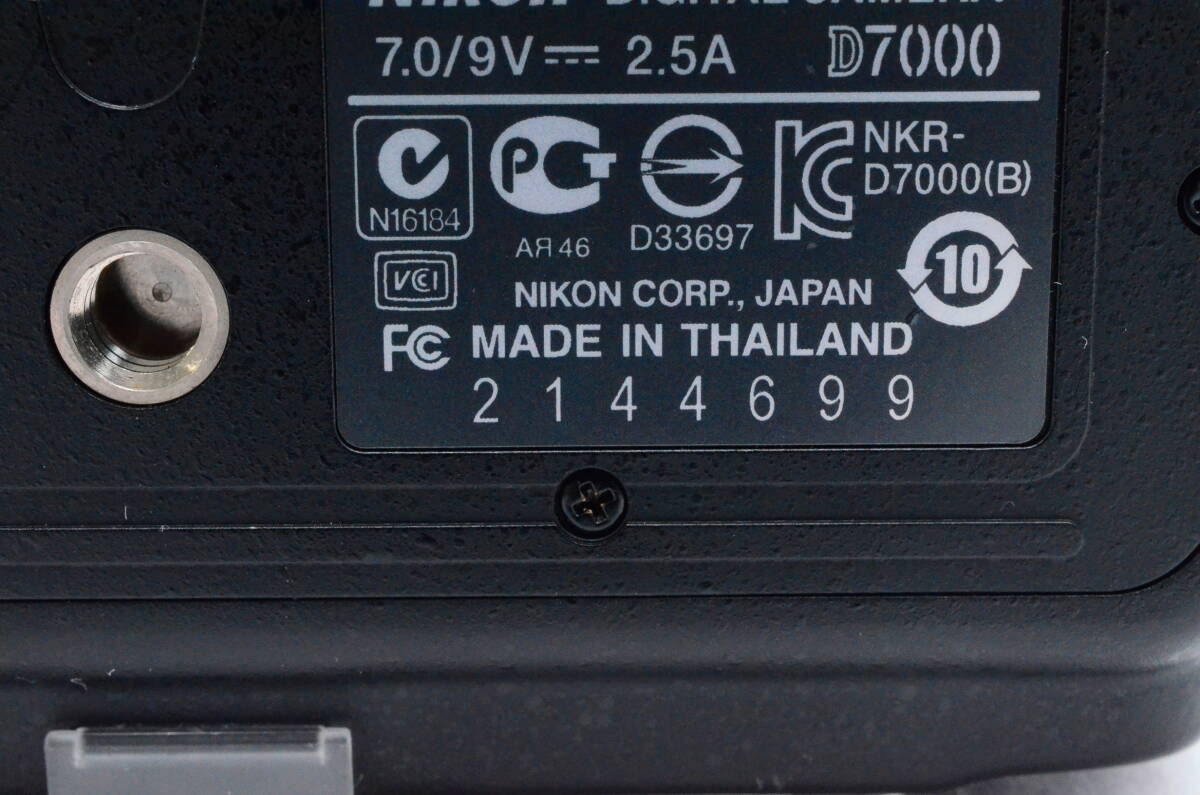 人気 Nikon ニコン D7000 デジタル一眼カメラ ボディ 付属品多数_8
