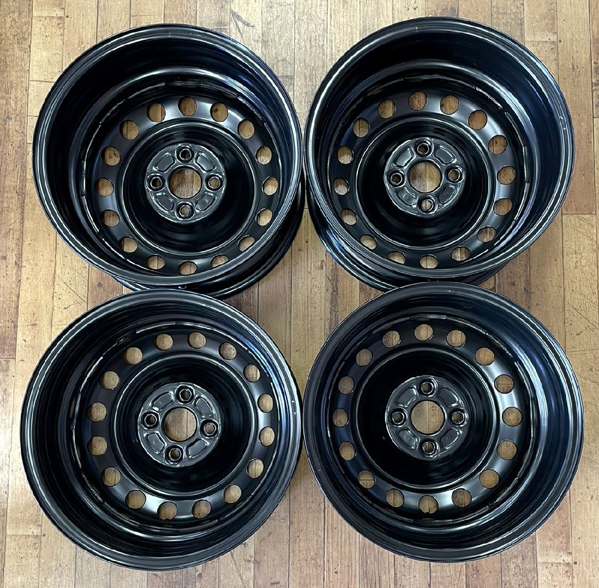 新車外し トヨタ ヤリス 純正 15インチ スチールホイール 6J +45 4H