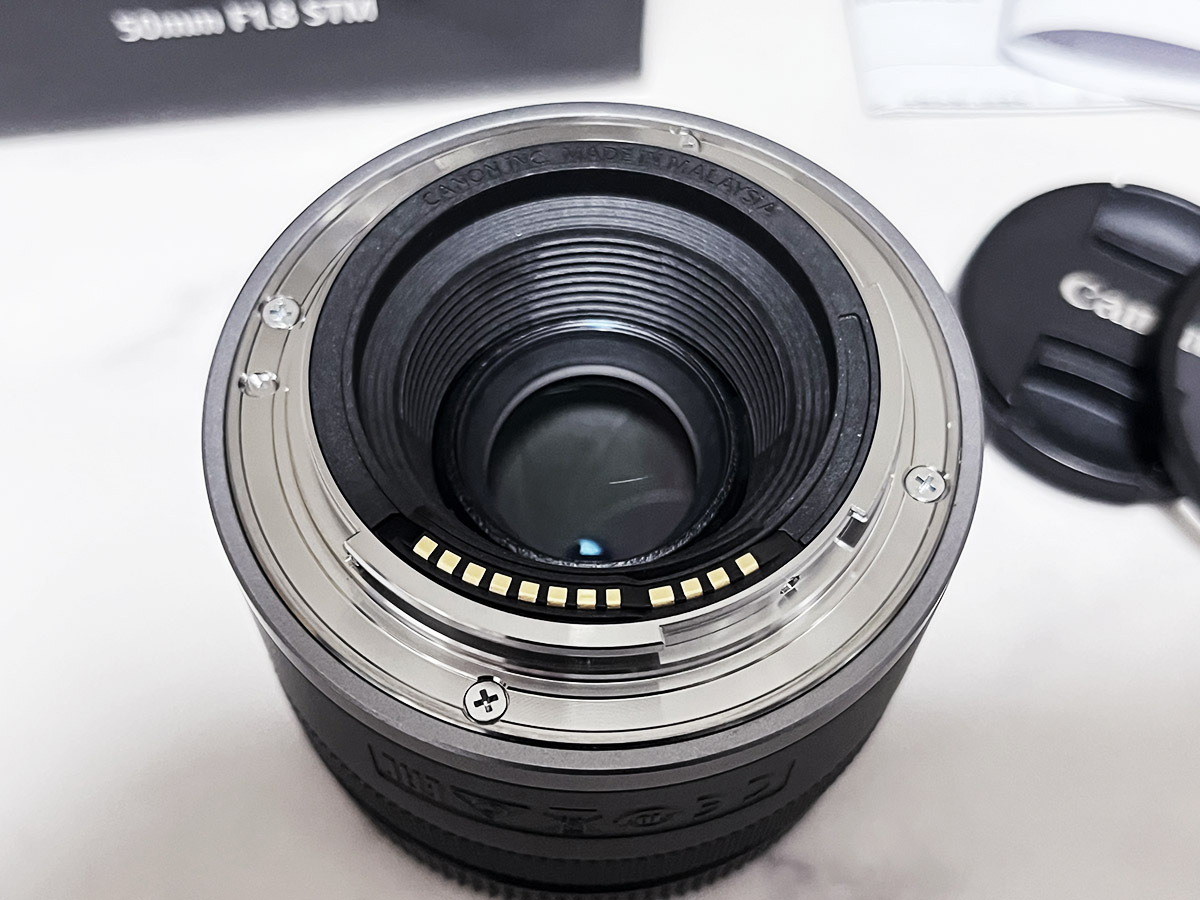 ■Canon キヤノン RF50mm F1.8 STM 極上美品 花形フード・フィルター付き_3