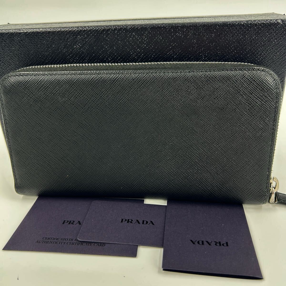 近年モデル・ほぼ未使用・付属品完備】PRADA プラダ 長財布 ラウンド 