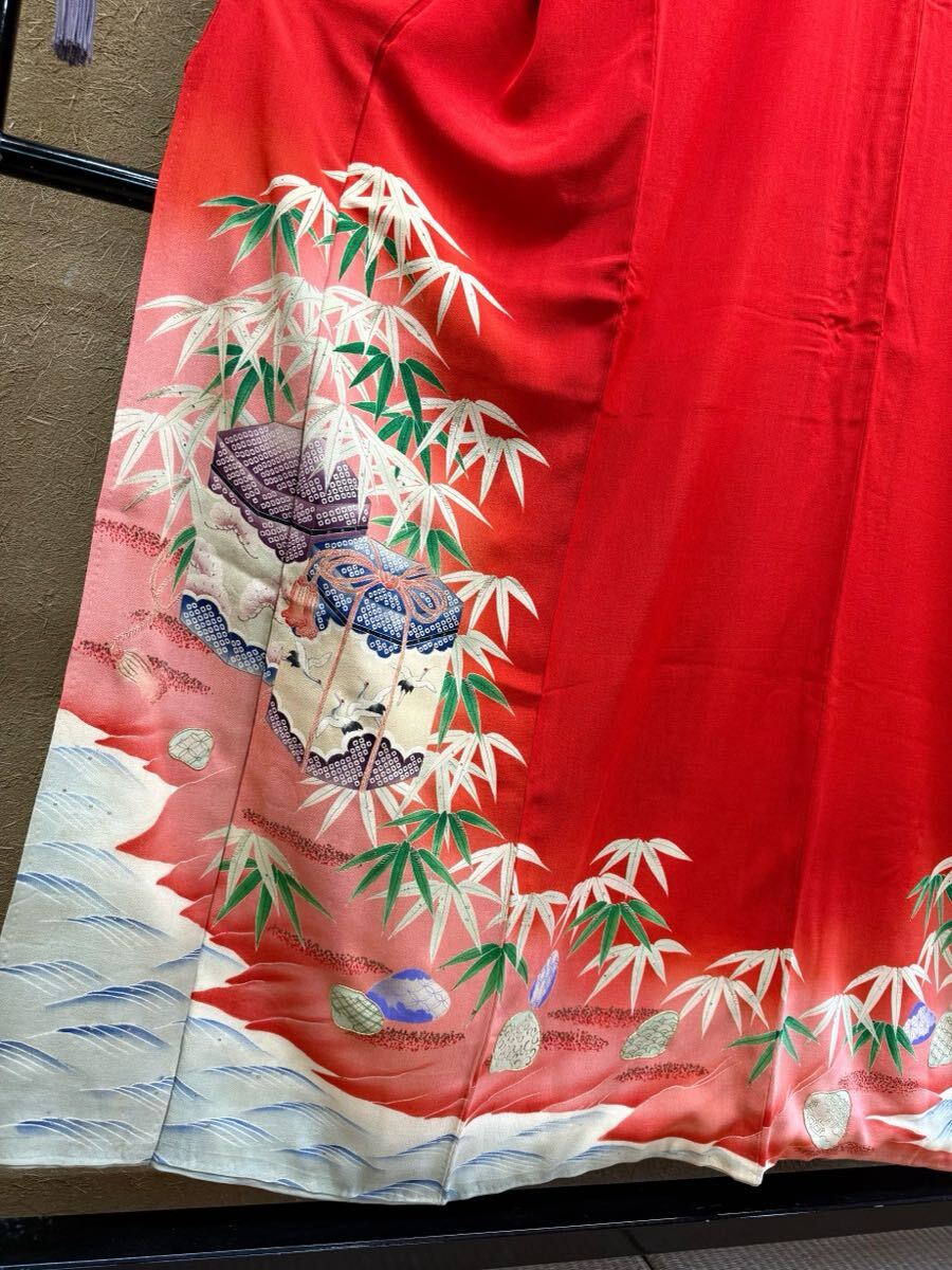 6334◇アンティーク女の子着物 赤地錦紗縮緬 扇面貝合わせ花尽くし