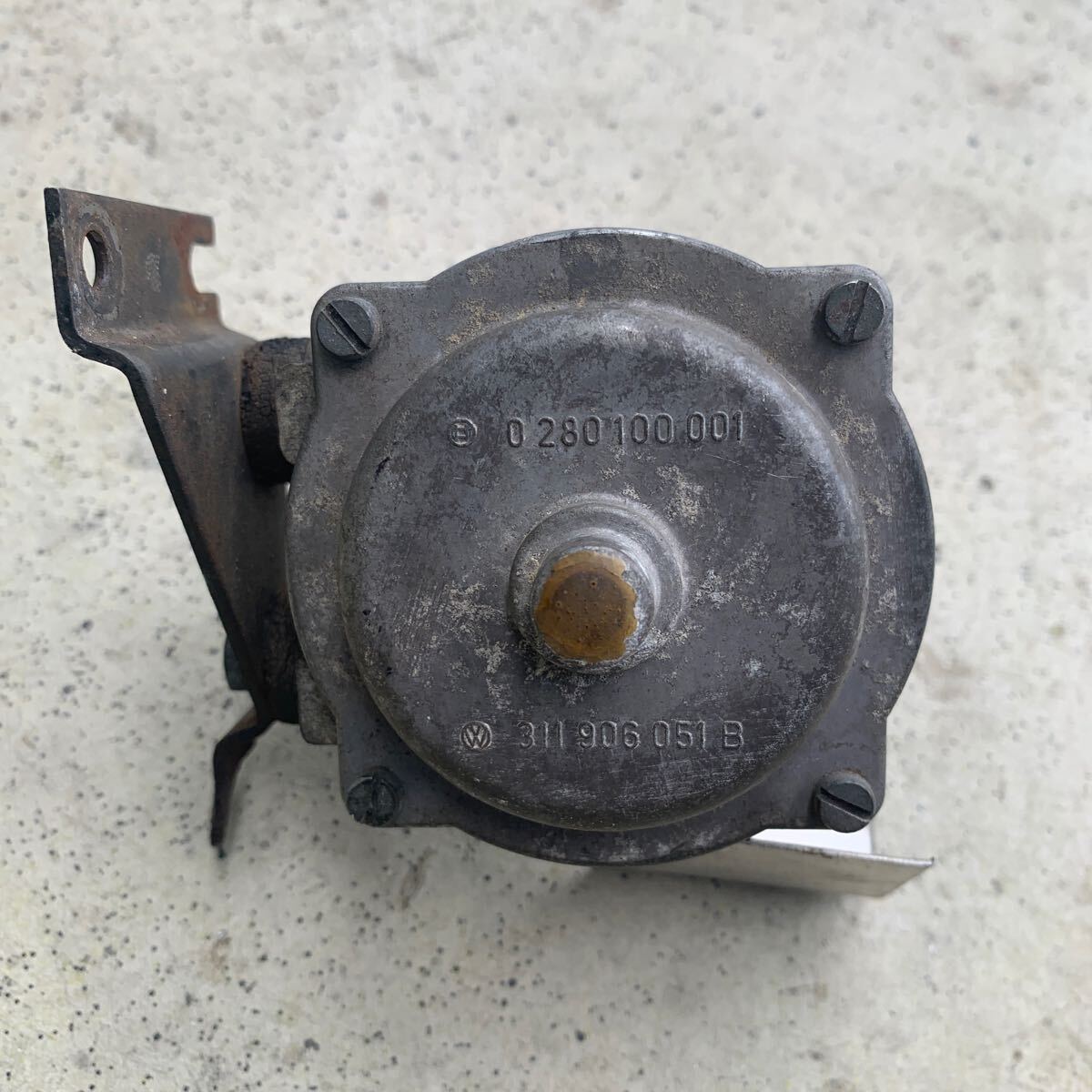 ポルシェ914 2.0リッター用Dジェトロインジェクションのバキュームコントロールバルブ中古ジャンク品_1