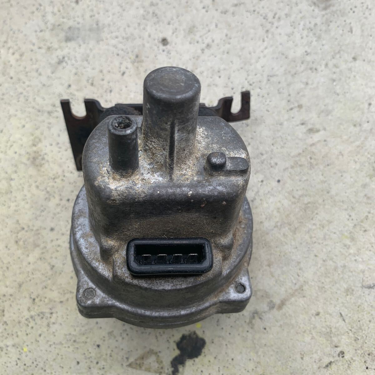 ポルシェ914 2.0リッター用Dジェトロインジェクションのバキュームコントロールバルブ中古ジャンク品_2