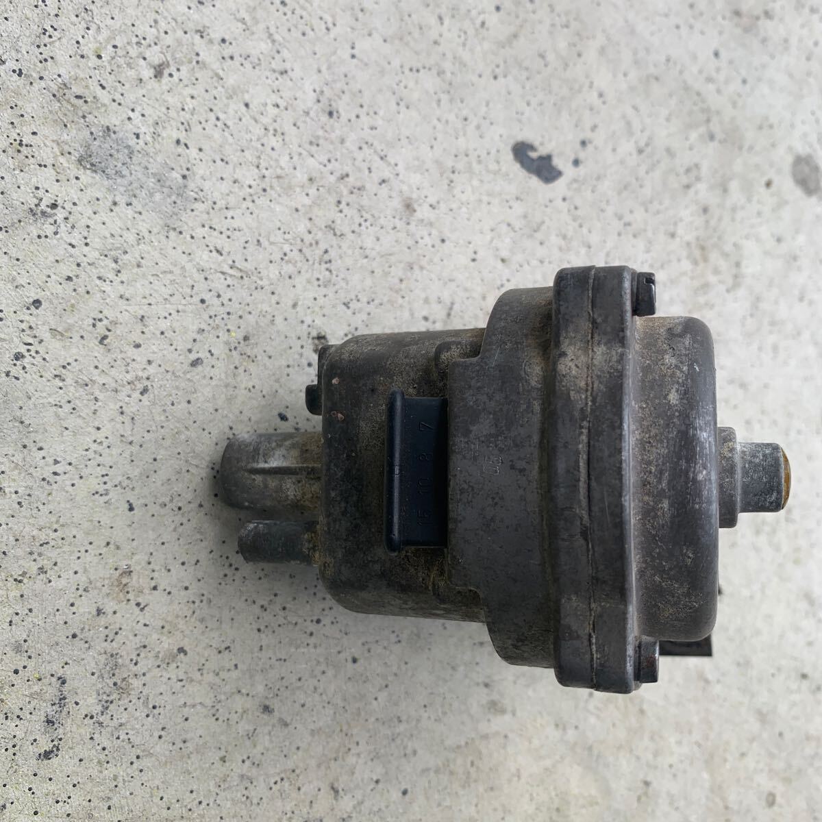 ポルシェ914 2.0リッター用Dジェトロインジェクションのバキュームコントロールバルブ中古ジャンク品_3
